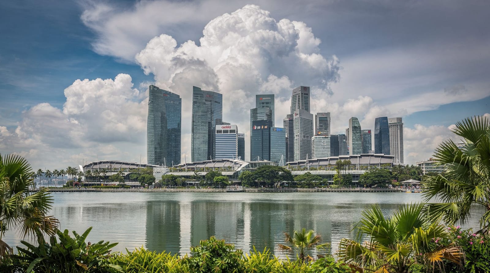 Het haze-seizoen in Singapore: wat het is, wanneer het optreedt en hoe je eromheen plant — Het haze-seizoen in Singapore loopt augustus–oktober. Gids over PSI-niveaus, gez