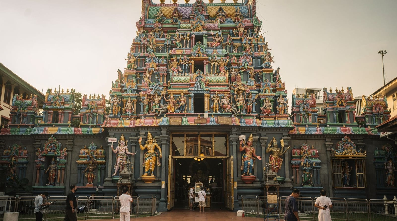 Les temples de Singapour : bouddhistes, hindous, taoïstes et sikhs — guide honnête